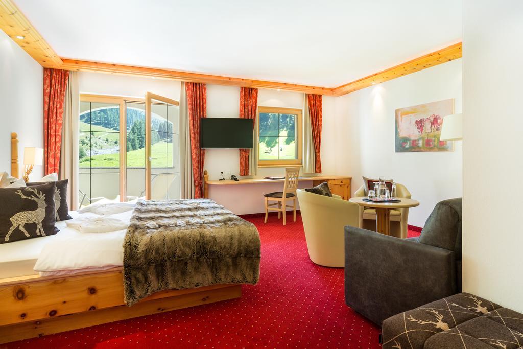 Chasa Castello Relax & Spa سامنون الغرفة الصورة