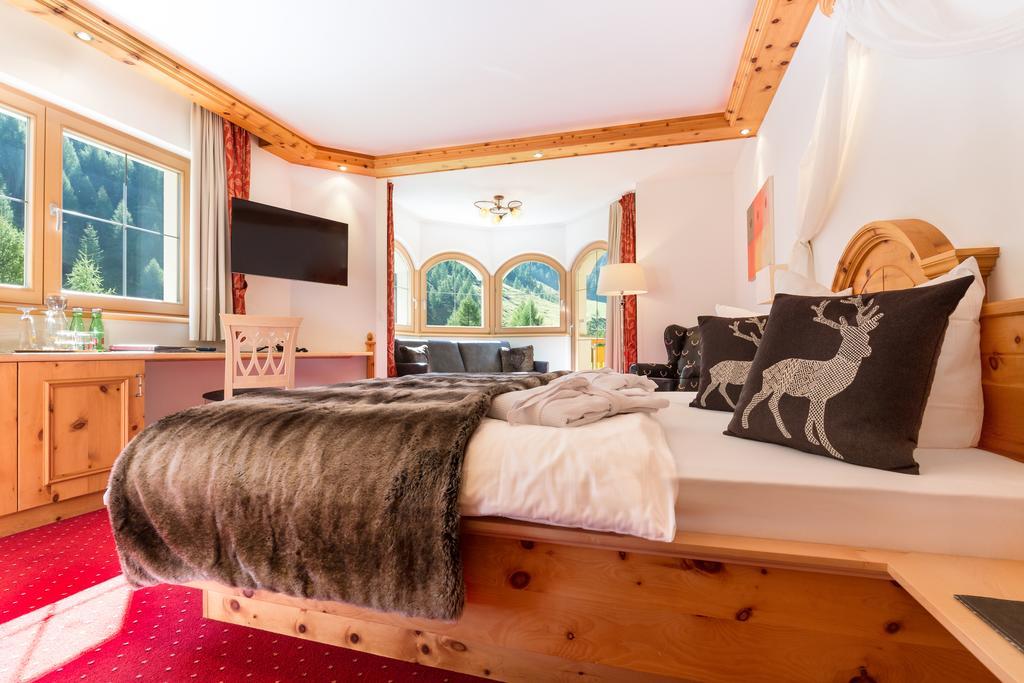 Chasa Castello Relax & Spa سامنون الغرفة الصورة